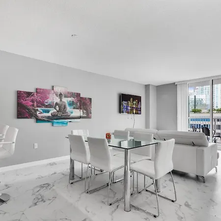 The Club At Brickell Bay Luxury Suites